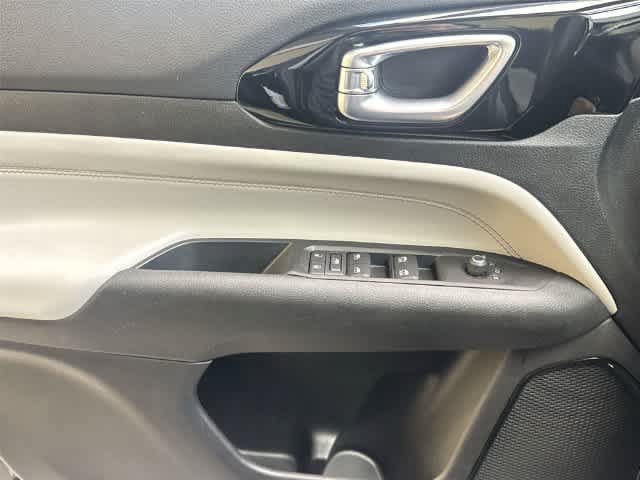 Used 2022 Jeep Compass Limited AWD/4WD image 18