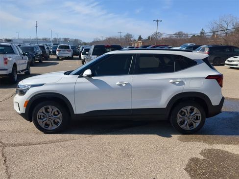 Used 2024 Kia Seltos S image 11