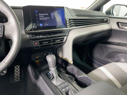 Used 2025 Toyota Camry SE image 25