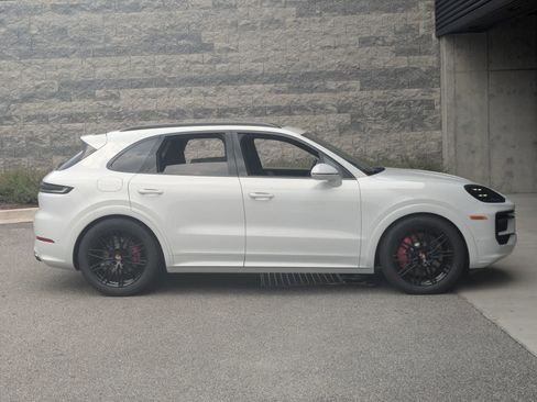New 2025 Porsche Cayenne S image 8