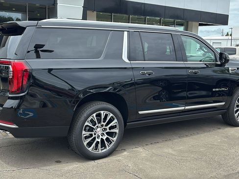 New 2026 GMC Yukon XL Denali w/ Denali Reserve Package RWD image 7