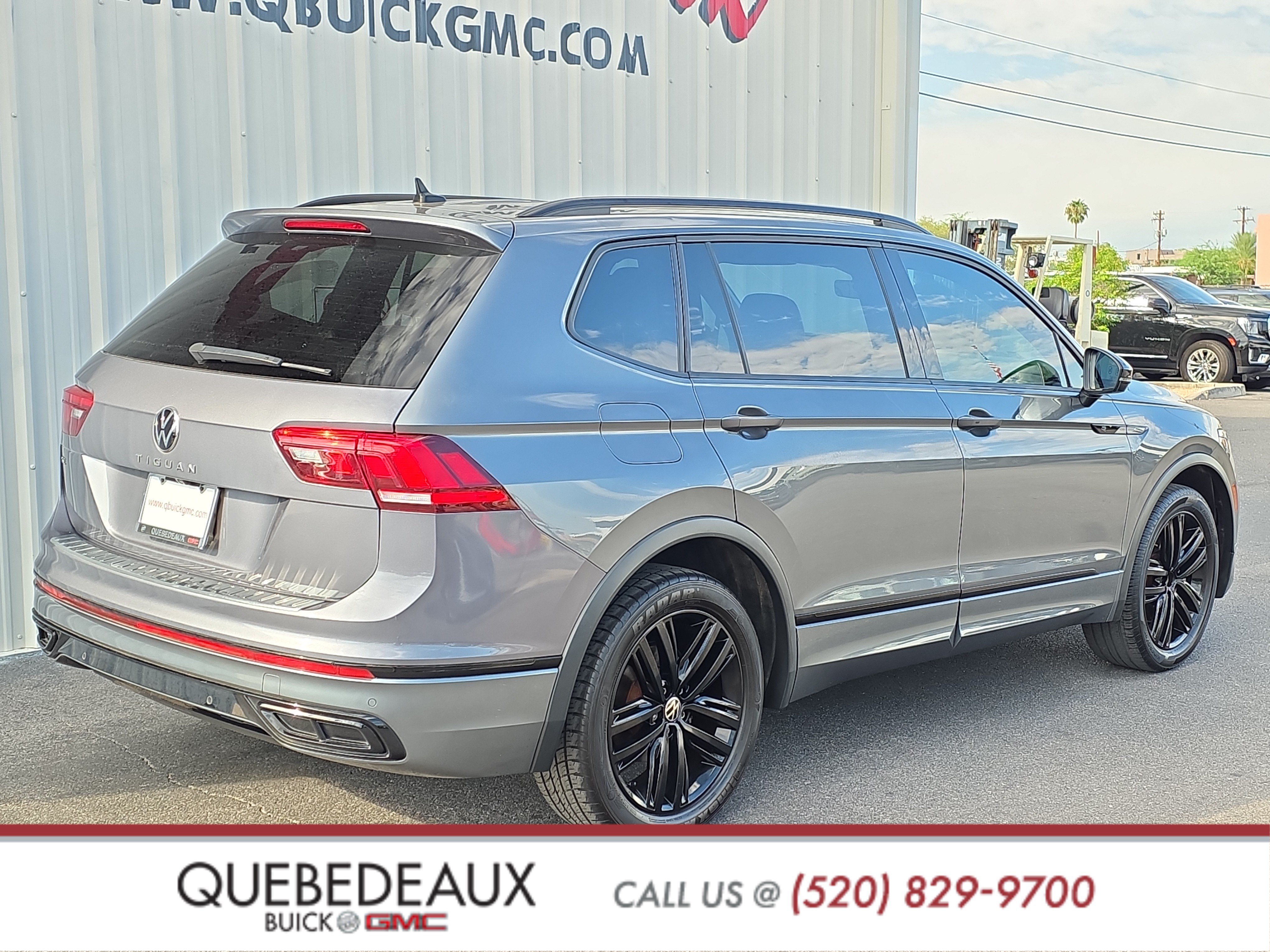 Used 2022 Volkswagen Tiguan SE R-Line FWD image 8