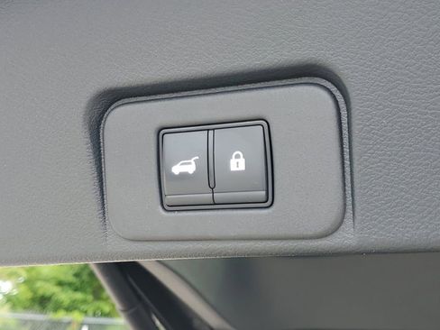 Used 2024 Nissan Rogue SV AWD/4WD image 9