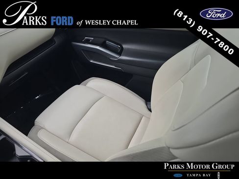 Used 2023 Nissan Pathfinder SL AWD/4WD image 15