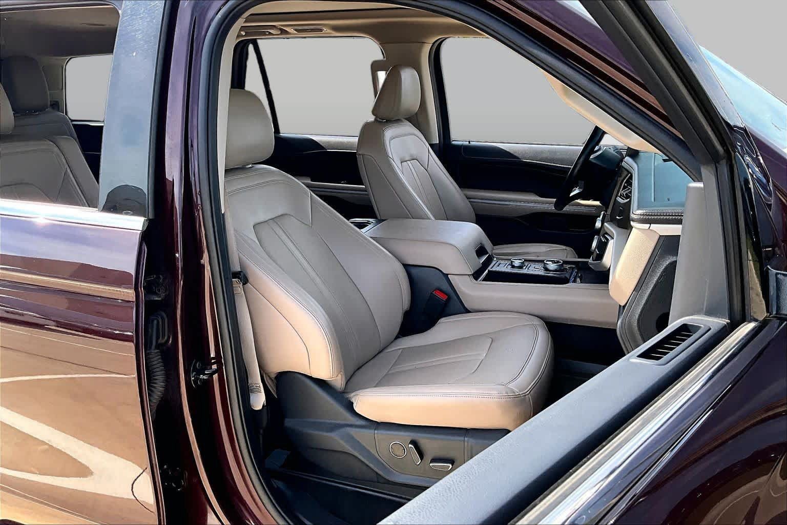 Used 2024 Ford Expedition Limited AWD/4WD image 9