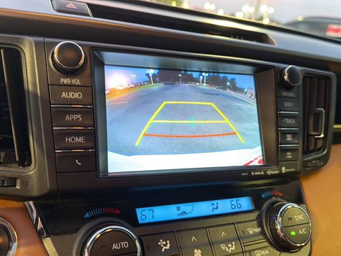 Used 2018 Toyota RAV4 Limited FWD image 25