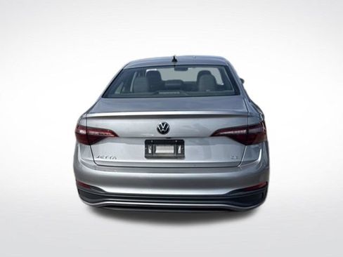 Used 2024 Volkswagen Jetta SE FWD image 6