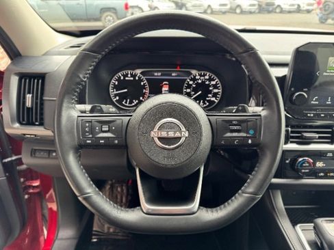 Used 2023 Nissan Pathfinder SL image 22