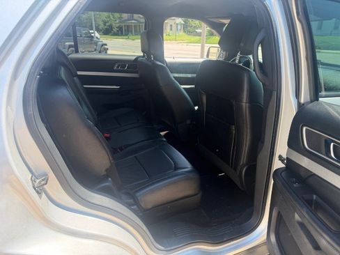 Used 2017 Ford Explorer XLT w/ Equipment Group 202A AWD/4WD image 19