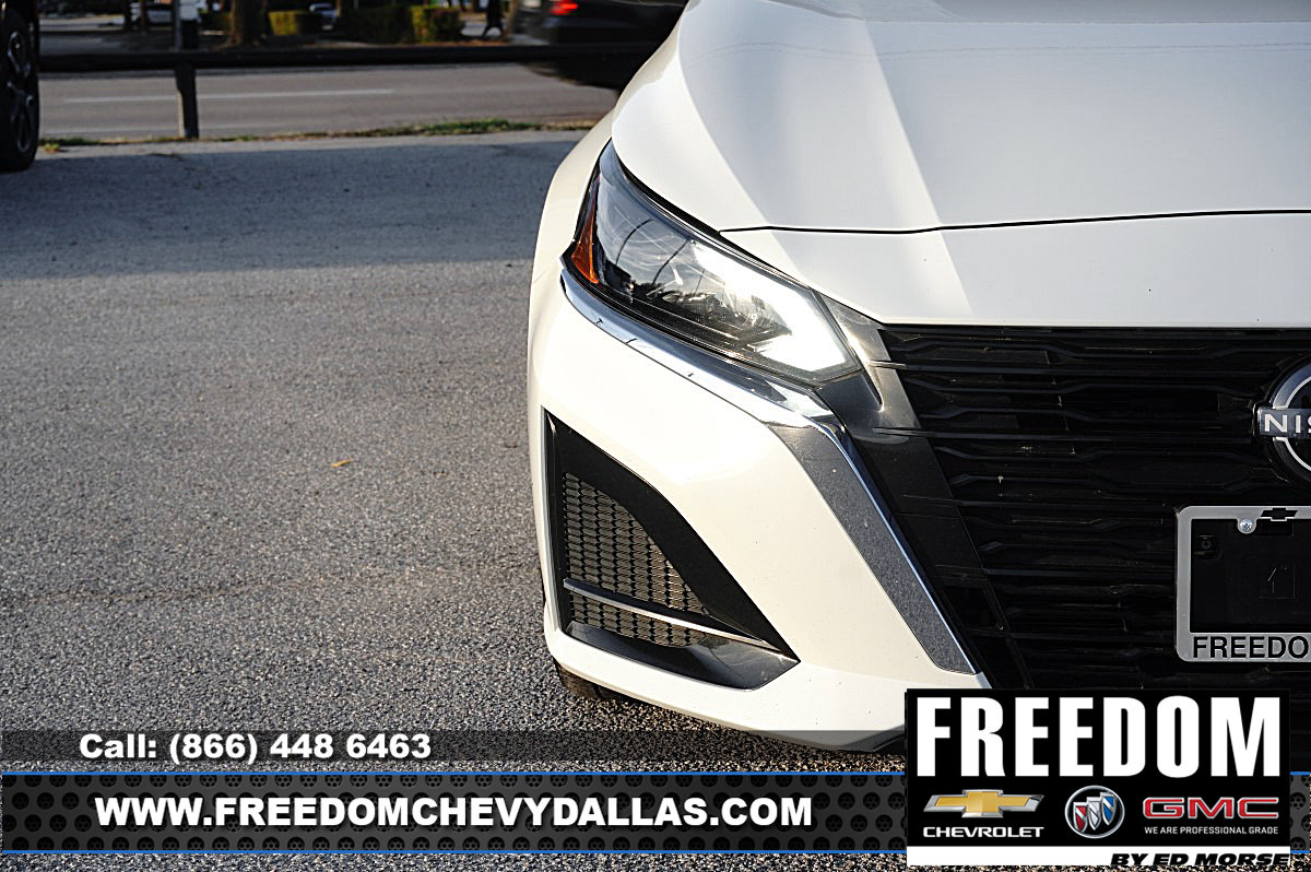 Used 2025 Nissan Altima 2.5 SV FWD image 41