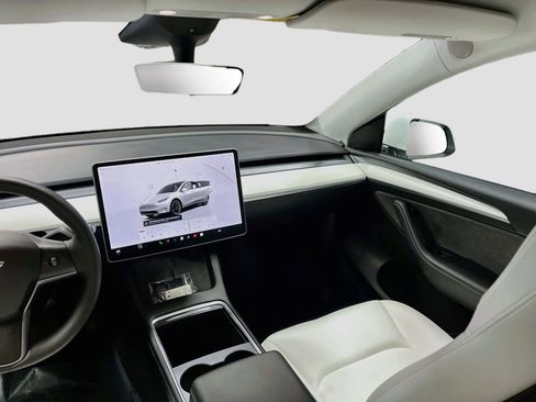 Used 2023 Tesla Model Y Long Range AWD/4WD image 22