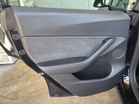 Used 2024 Tesla Model Y Long Range AWD/4WD image 29
