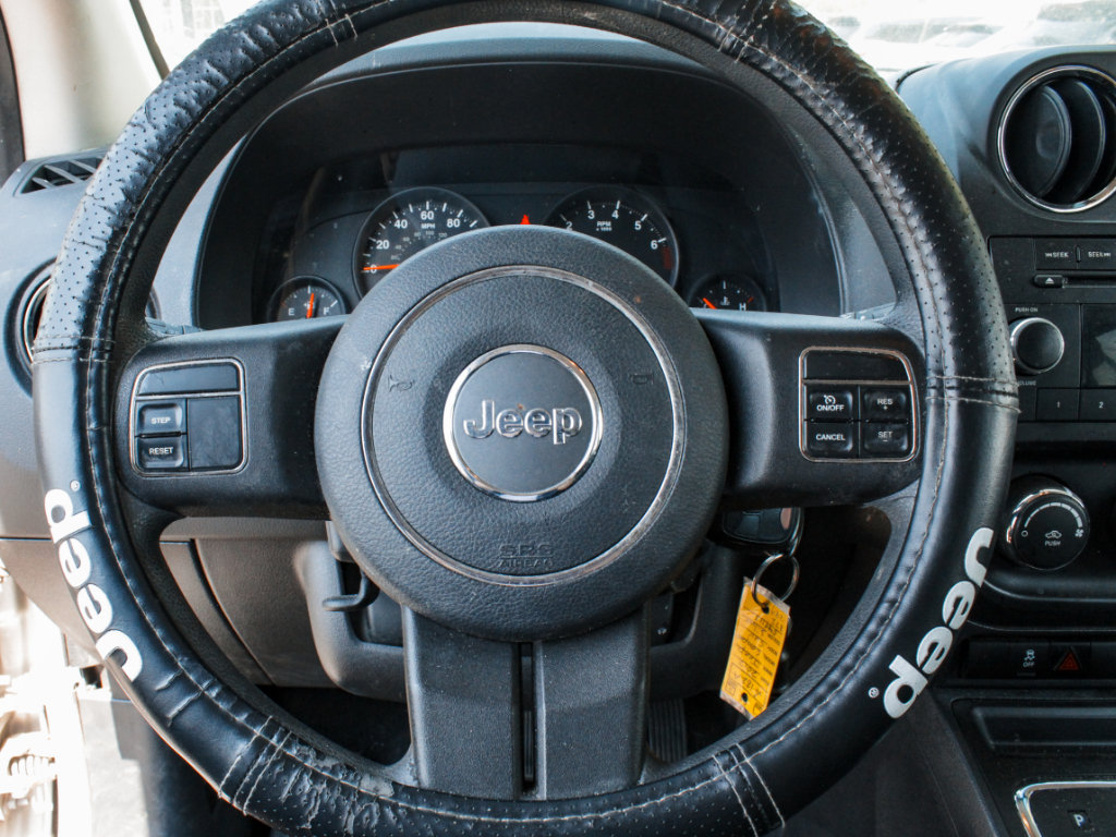 Used 2012 Jeep Compass Sport AWD/4WD image 9