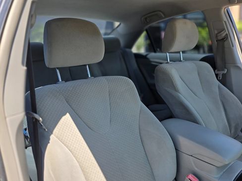 Used 2009 Toyota Camry LE FWD image 16