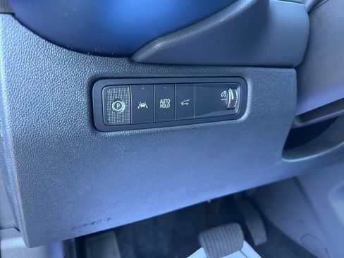 Used 2025 Chevrolet Equinox EV LT w/ Convenience Package image 16