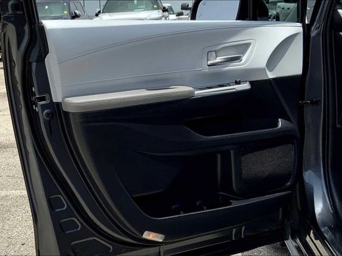 Used 2025 Toyota Sienna XLE FWD image 20