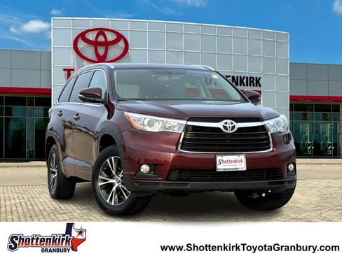 Used 2016 Toyota Highlander XLE FWD image 1