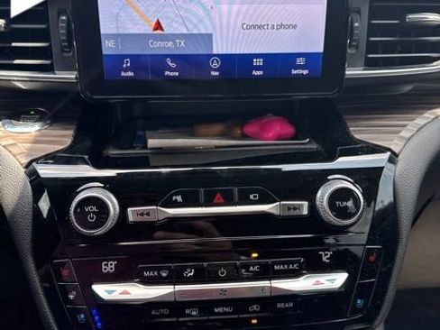 Used 2021 Ford Explorer Limited w/ Equipment Group 301A RWD image 10