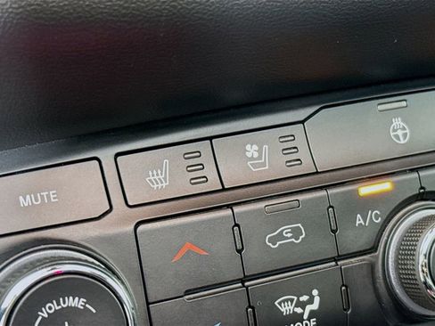 Used 2025 Dodge Durango GT image 22