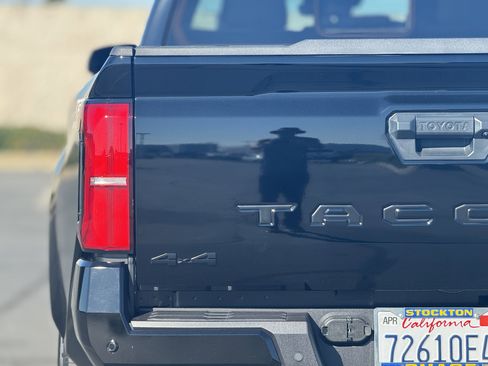 Used 2025 Toyota Tacoma TRD Sport image 6