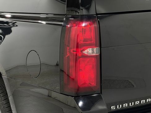 Used 2017 Chevrolet Suburban LT image 36