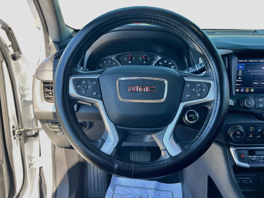 Used 2022 GMC Terrain SLT w/ Tech Package FWD image 11