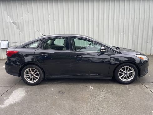 Used 2015 Ford Focus SE image 2