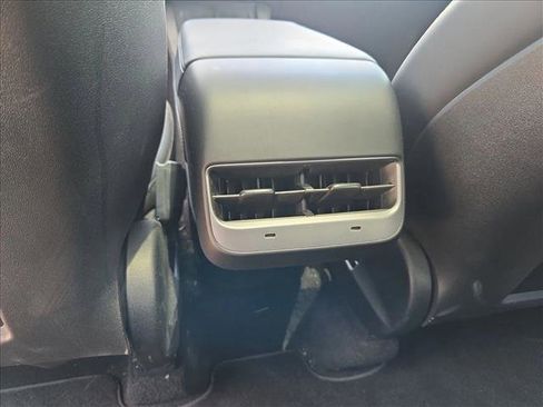 Used 2024 Tesla Model Y 2WD image 16