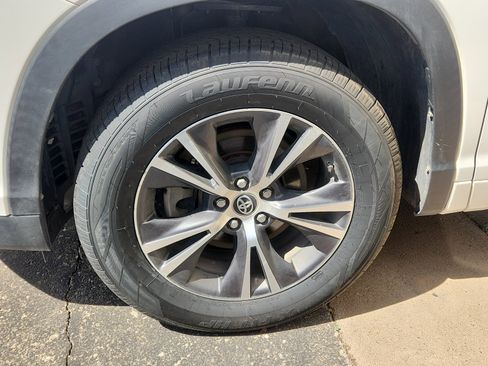 Used 2016 Toyota Highlander XLE FWD image 5