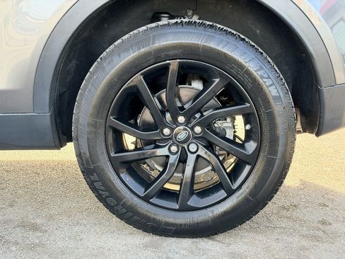 Used 2016 Land Rover Discovery Sport SE image 28