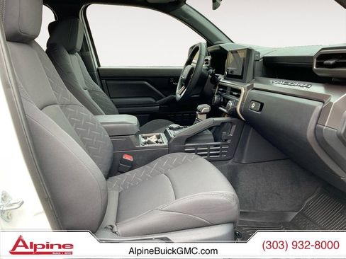 Used 2025 Toyota Tacoma SR5 AWD/4WD image 23