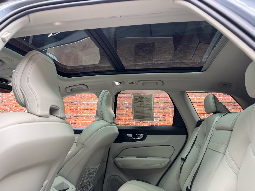 Used 2020 Volvo XC60 T5 Momentum AWD/4WD image 3