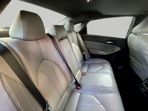 Used 2020 Toyota Avalon XLE w/ Moonroof Package image 23