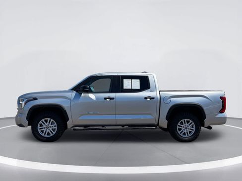 Used 2022 Toyota Tundra SR5 w/ SR5 Convenience Package AWD/4WD image 3
