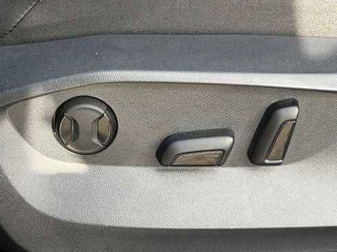 Used 2024 Volkswagen Tiguan SE AWD/4WD image 28