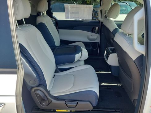 New 2026 Kia Carnival EX FWD image 12