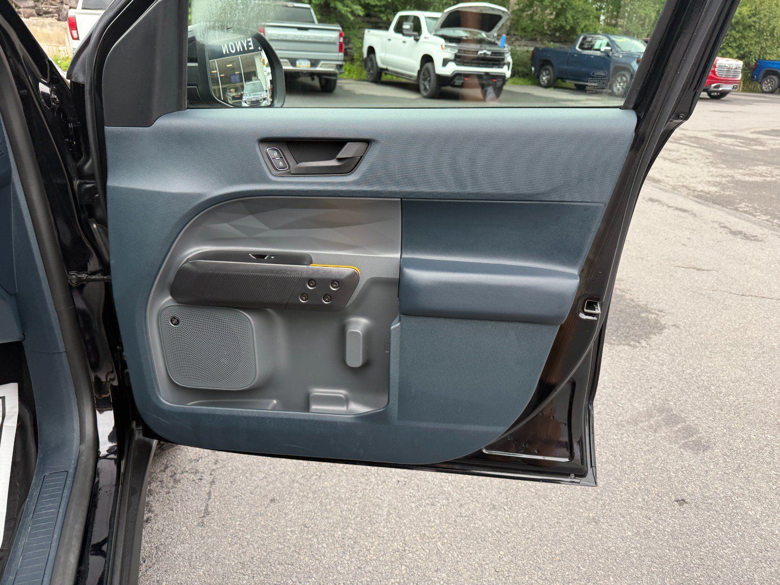 Used 2025 Ford Maverick Tremor AWD/4WD image 23