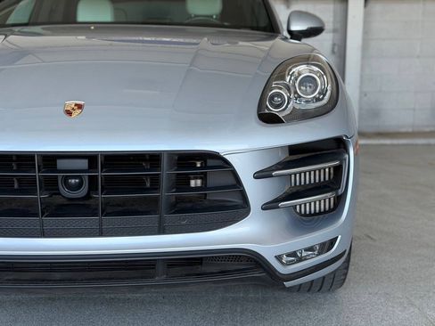 Used 2018 Porsche Macan Turbo AWD/4WD image 11