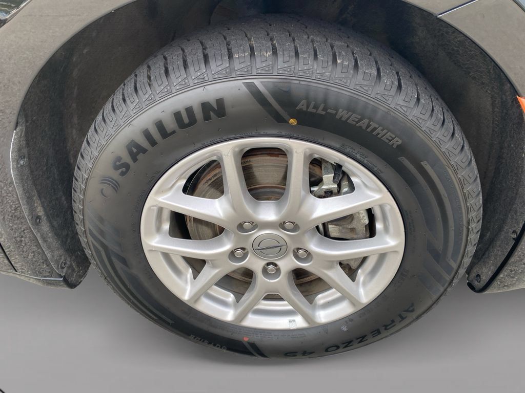 Used 2024 Chrysler Pacifica Touring-L FWD image 8