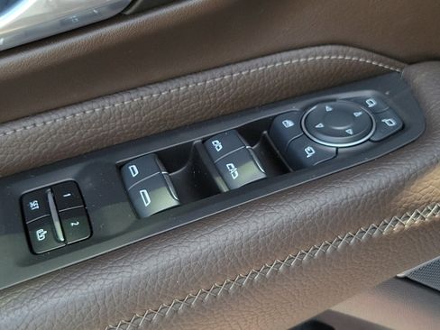 Used 2024 GMC Yukon XL Denali AWD/4WD image 15