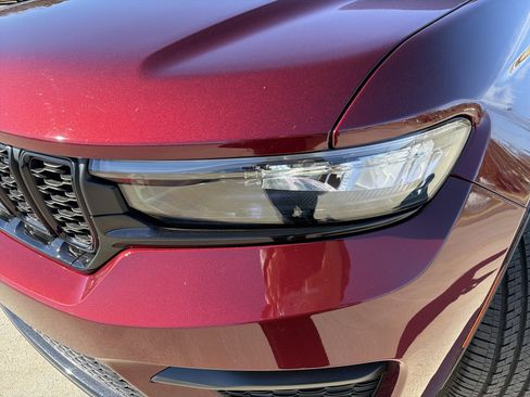 Used 2024 Jeep Grand Cherokee Altitude image 6