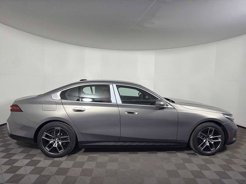 New 2026 BMW i5 eDrive40 image 8