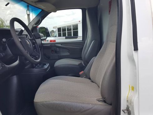 Used 2015 Chevrolet Express 3500 RWD image 17