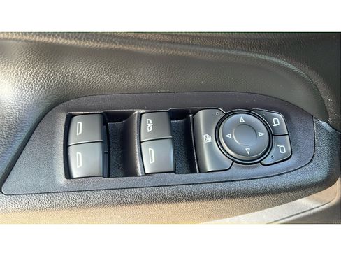 Used 2018 Chevrolet Equinox LT FWD image 12