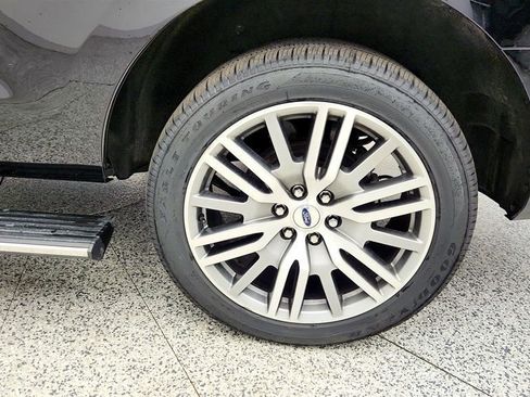 Used 2023 Ford Expedition Limited image 9