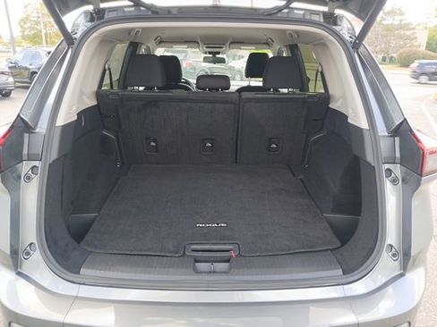 Used 2024 Nissan Rogue SV image 9