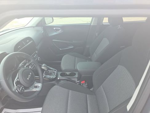 Used 2024 Kia Soul EX image 9