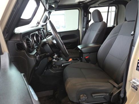 Used 2022 Jeep Gladiator Sport image 9