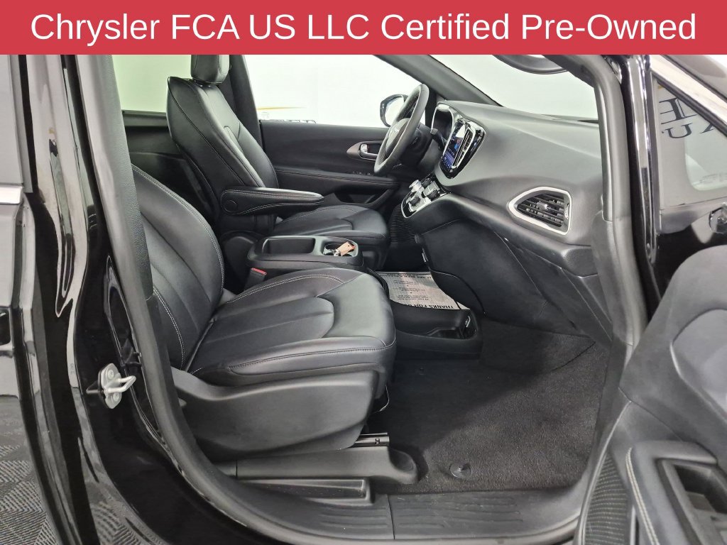 Used 2026 Chrysler Pacifica Select FWD image 34