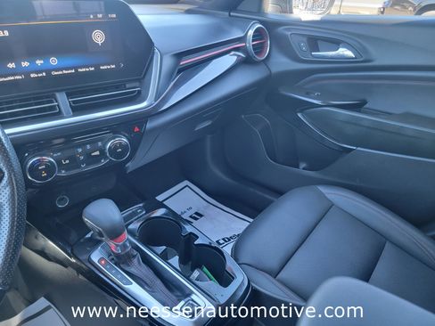 Used 2024 Chevrolet Trax RS w/ Sunroof Package image 25